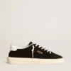 Damen-Tennissneaker aus schwarzem Wildleder mit weisser Lederlasche an der Ferse