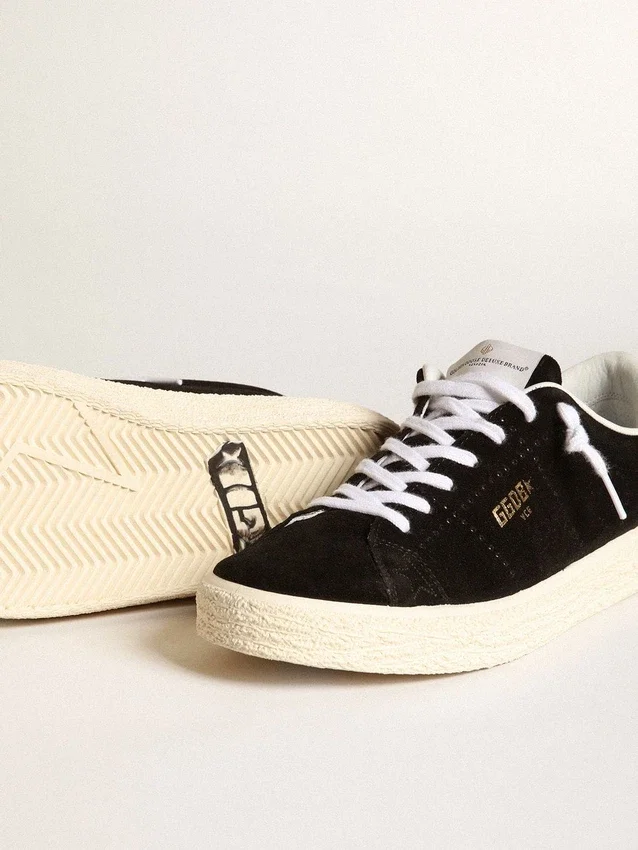 Damen-Tennissneaker aus schwarzem Wildleder mit weisser Lederlasche an der Ferse