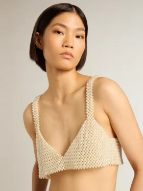 Damen-Top mit Perlenkette