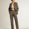 Damen-Top mit Perlenkette