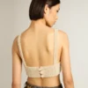 Damen-Top mit Perlenkette
