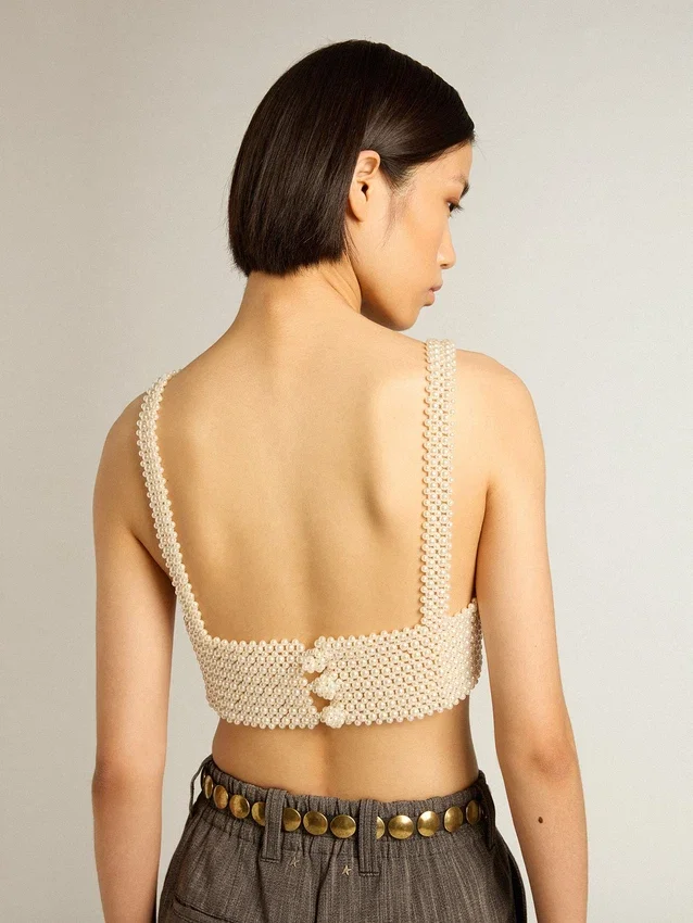 Damen-Top mit Perlenkette