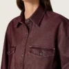 Damenhemd aus burgunderrotem Denim