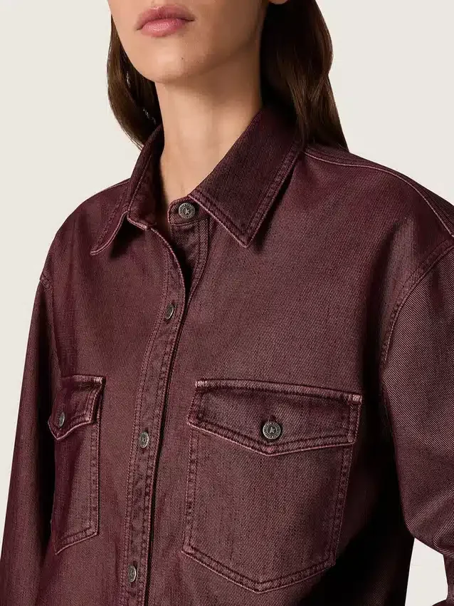 Damenhemd aus burgunderrotem Denim
