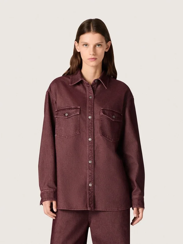 Damenhemd aus burgunderrotem Denim