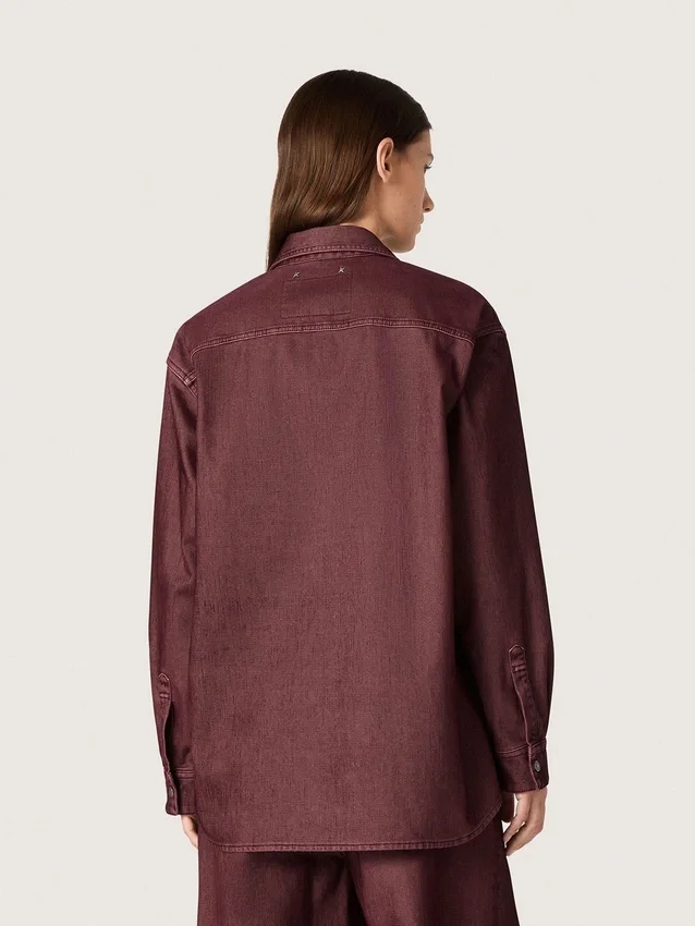 Damenhemd aus burgunderrotem Denim