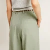 Damenhose aus salbeigrüner Wolle