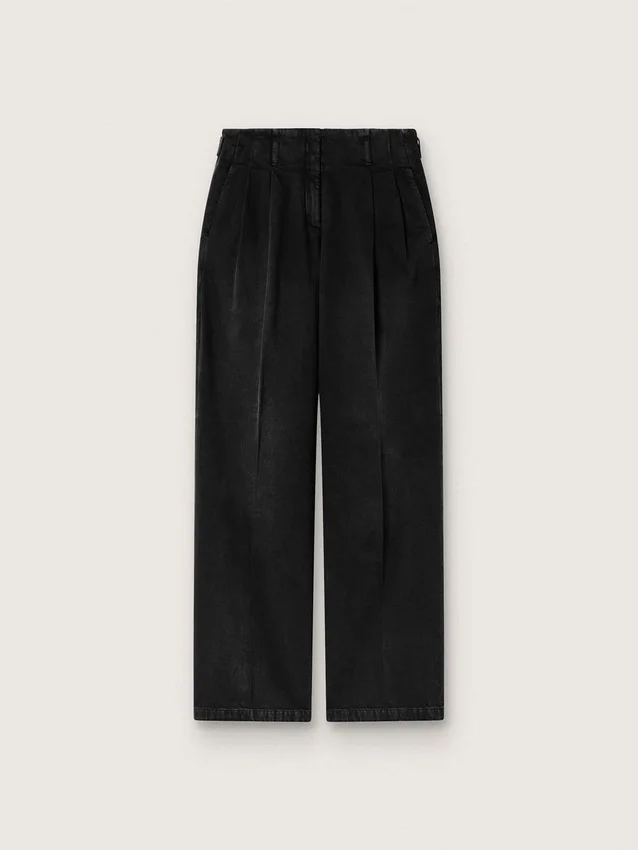 Damenhose aus schwarzem Baumwoll-Denim mit Lived-In-Optik
