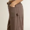 Damenhose aus Wollmischung in hellbraunem Mikro-Chevron-Muster