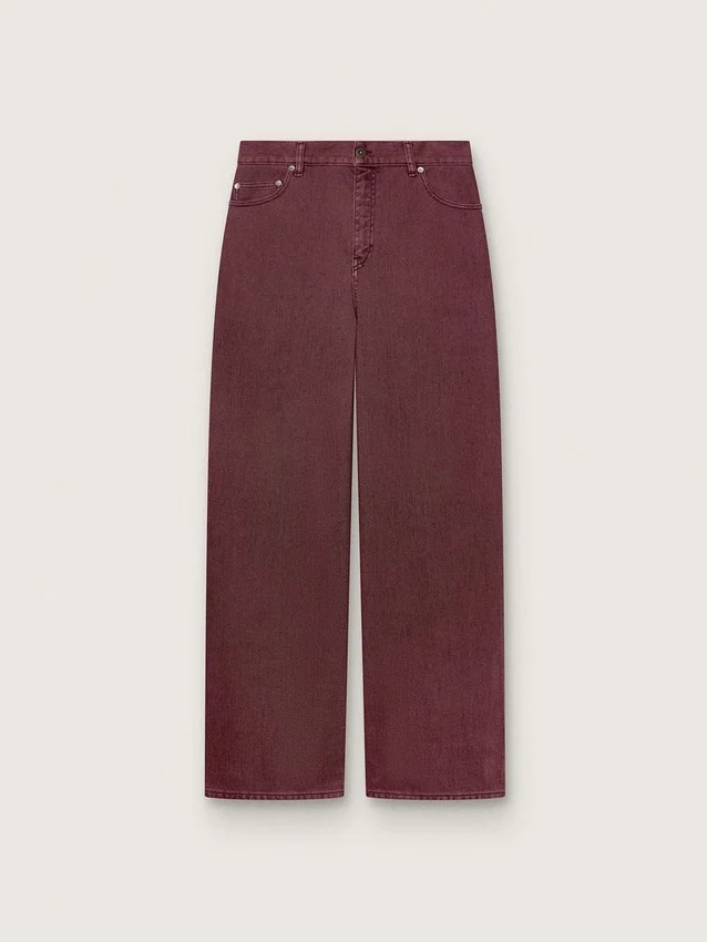 Damenjeans aus burgunderrotem Denim