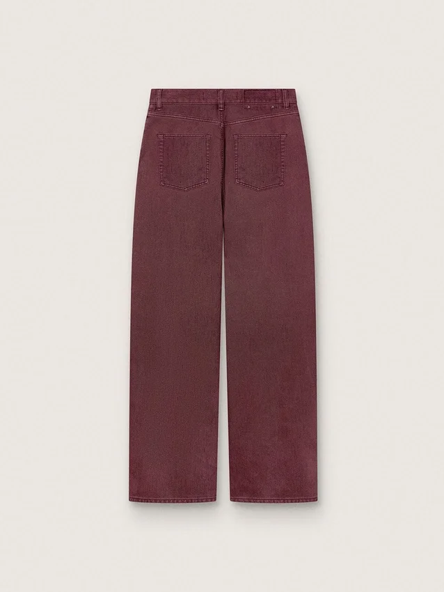 Damenjeans aus burgunderrotem Denim