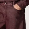 Damenjeans aus burgunderrotem Denim