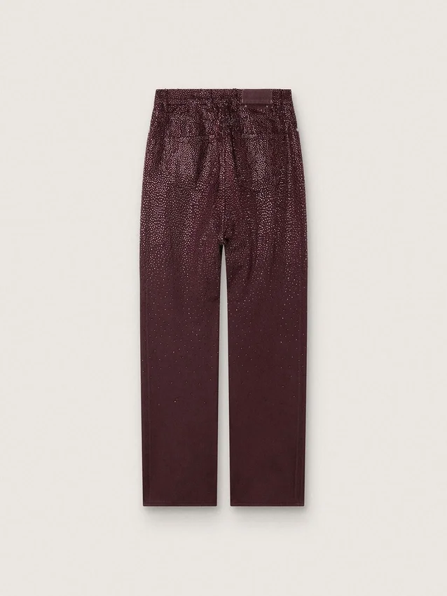 Damenjeans aus burgunderrotem Denim mit Kristallen im Farbverlauf
