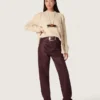 Damenjeans aus burgunderrotem Denim mit Kristallen im Farbverlauf