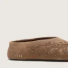 Damenmodell «Tierra» aus tabakfarbenem Wildleder mit Blumenmotiv und Nieten