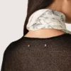 Damenpullover mit Rundhalsausschnitt und schwarzem Blumen-Jacquardmuster