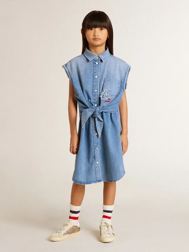 Denim-Kleid für Mädchen mit Knoten vorne und Stickerei