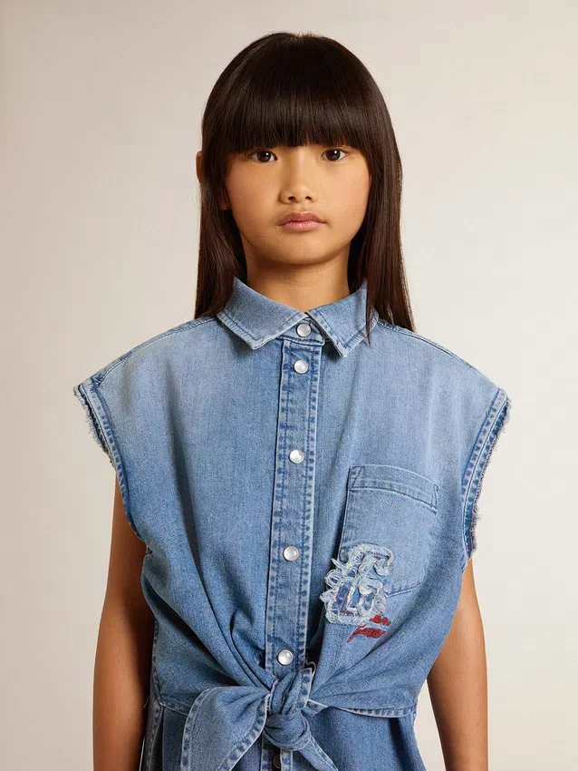 Denim-Kleid für Mädchen mit Knoten vorne und Stickerei