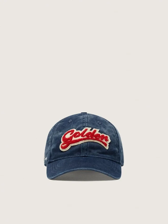 Denimblaue Baseballkappe mit rot-weissem Frottee-«Golden»-Aufnäher