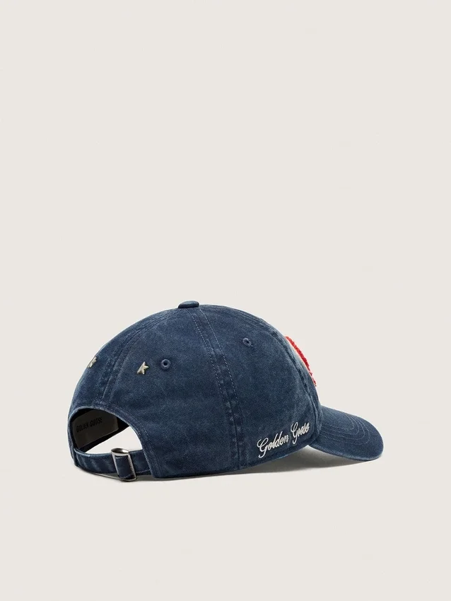 Denimblaue Baseballkappe mit rot-weissem Frottee-«Golden»-Aufnäher