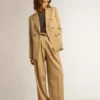 Doppelreihiger Damen-Blazer in Sand mit goldenen Wappenknöpfen