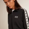 Dunkelblaues Sweatshirt mit Reissverschluss, weissem Streifen und kontrastierenden Sternen