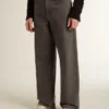 Dunkelgraue Herrenjeans aus Denim mit Twist-Crease-Waschung