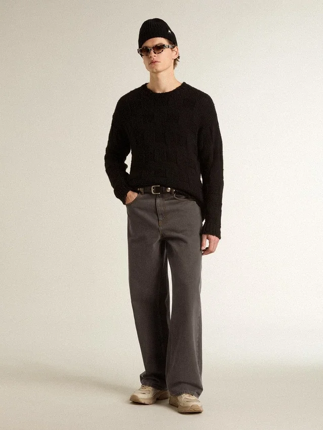 Dunkelgraue Herrenjeans aus Denim mit Twist-Crease-Waschung