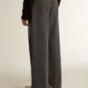Dunkelgraue Herrenjeans aus Denim mit Twist-Crease-Waschung