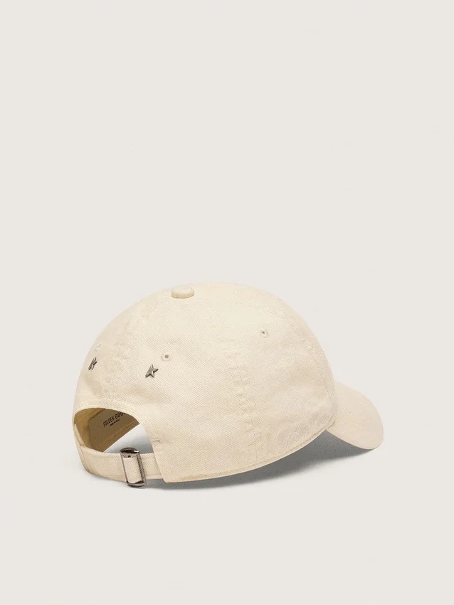 Ecrufarbene Baseballkappe mit Ton-in-Ton gesticktem Stern