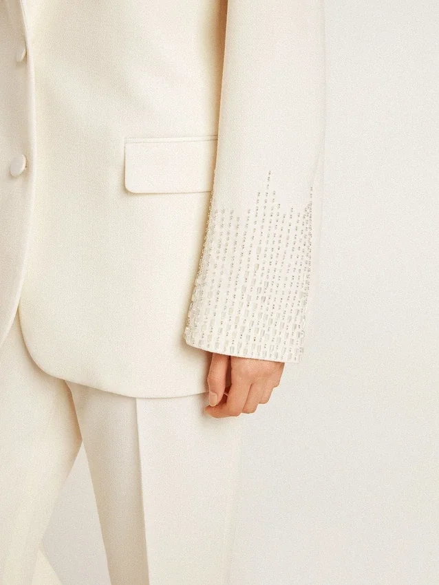 Einfädige Oversize-Jacke in Weiss mit Seidenoptik und Stickerei