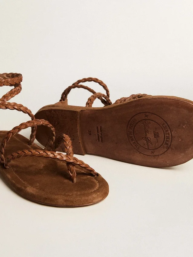 Flache Penelope-Sandalen für Damen aus tabakfarbenem Leder mit Wildledersohle