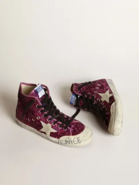Francy-Sneaker mit Pailletten und handgeschriebener Beschriftung auf der Aussensohle