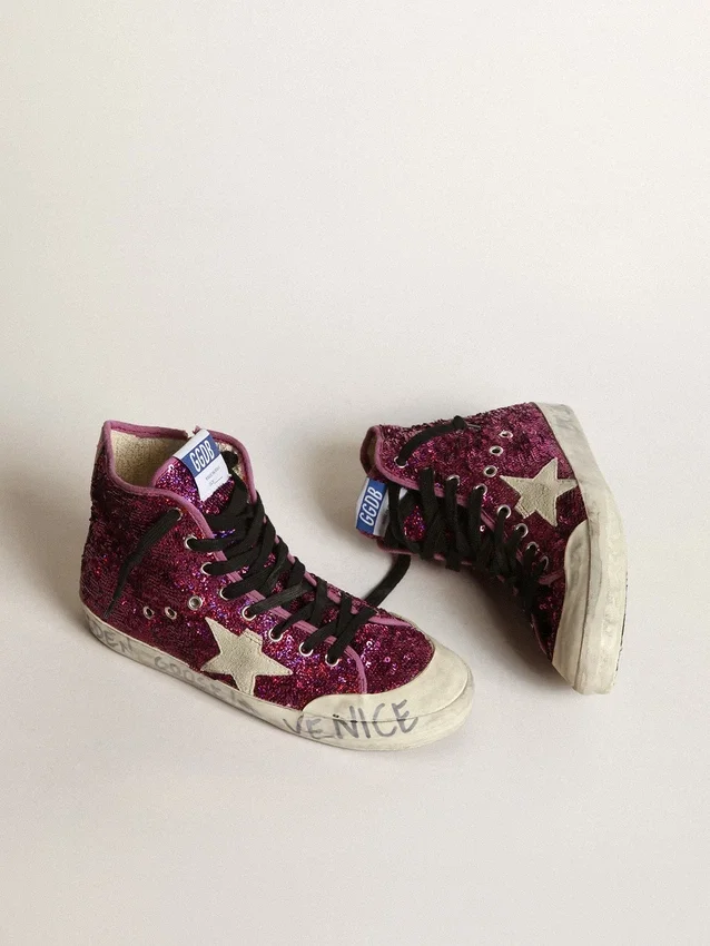 Francy-Sneaker mit Pailletten und handgeschriebener Beschriftung auf der Aussensohle
