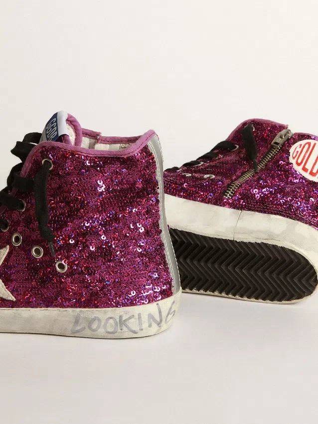 Francy-Sneaker mit Pailletten und handgeschriebener Beschriftung auf der Aussensohle