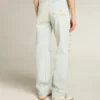 Gebleichte Damenjeans mit Cabochon-Kristallen