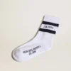 Gerippte Socken mit marineblauen Streifen und Logo