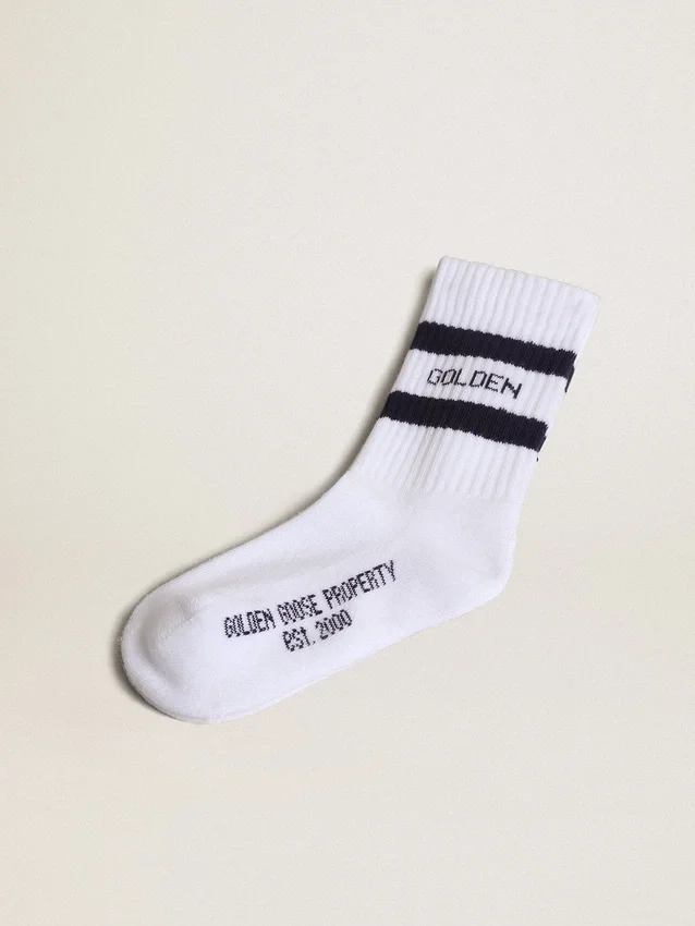 Gerippte Socken mit marineblauen Streifen und Logo