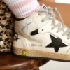 Gerippte Socken mit rosa Streifen und Logo