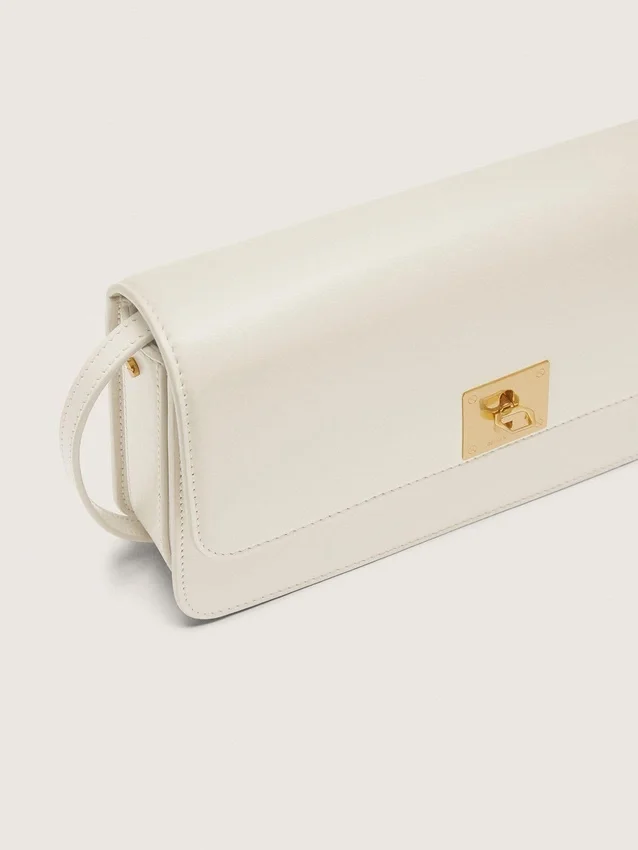 Gioia-Tasche aus butterfarbenem, genarbtem Leder mit goldenen Details