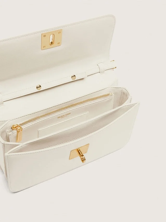Gioia-Tasche aus butterfarbenem, genarbtem Leder mit goldenen Details