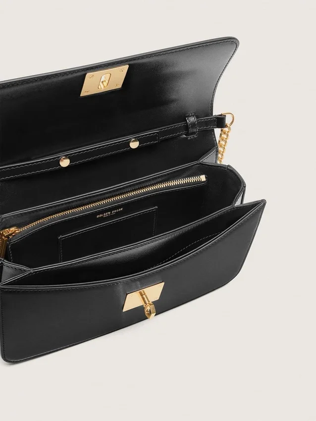 Gioia-Tasche aus schwarzem, geprägtem Leder mit goldenen Details