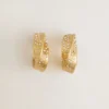 Goldene Creolen mit Kristallen