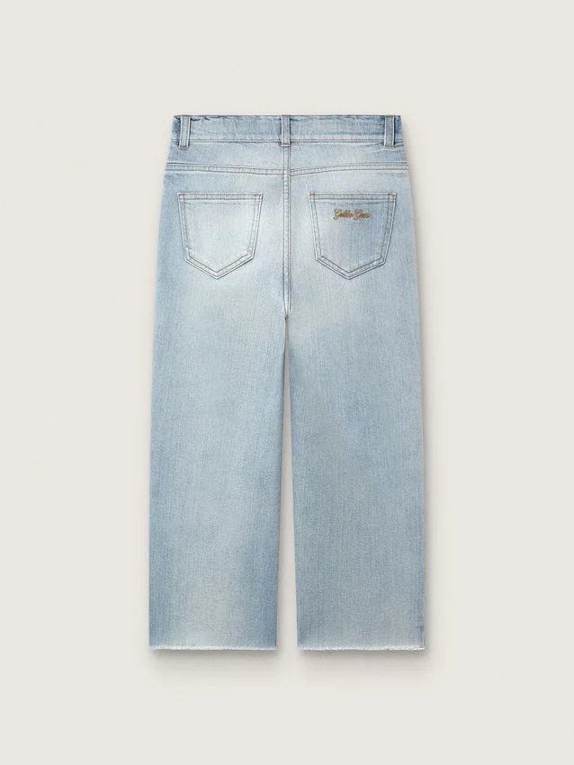 Goldene Jungenjeans aus hellblauem Denim mit gesticktem Logo