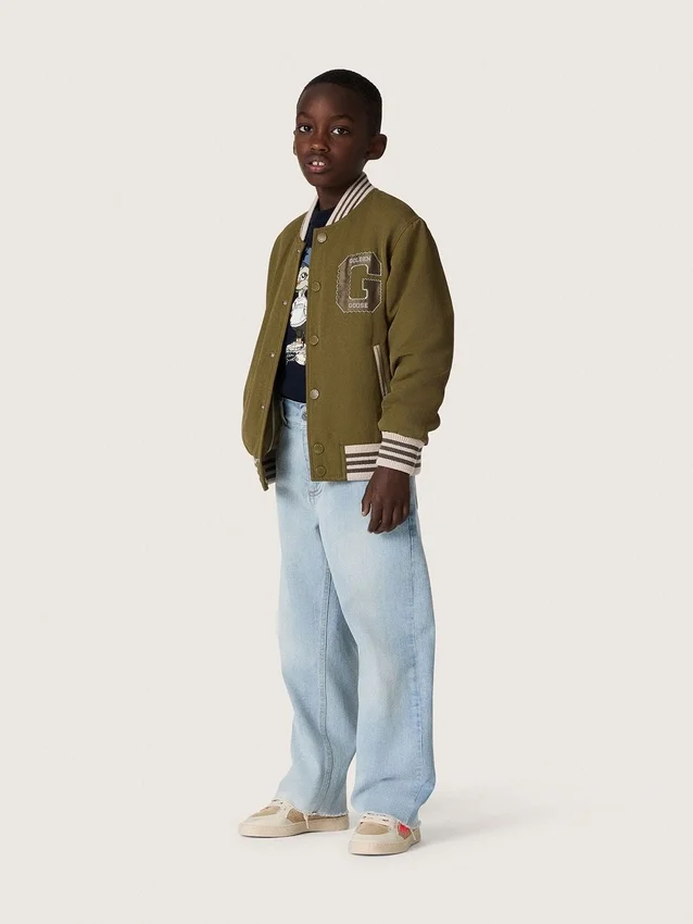 Goldene Jungenjeans aus hellblauem Denim mit gesticktem Logo