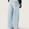 Goldene Jungenjeans aus hellblauem Denim mit gesticktem Logo