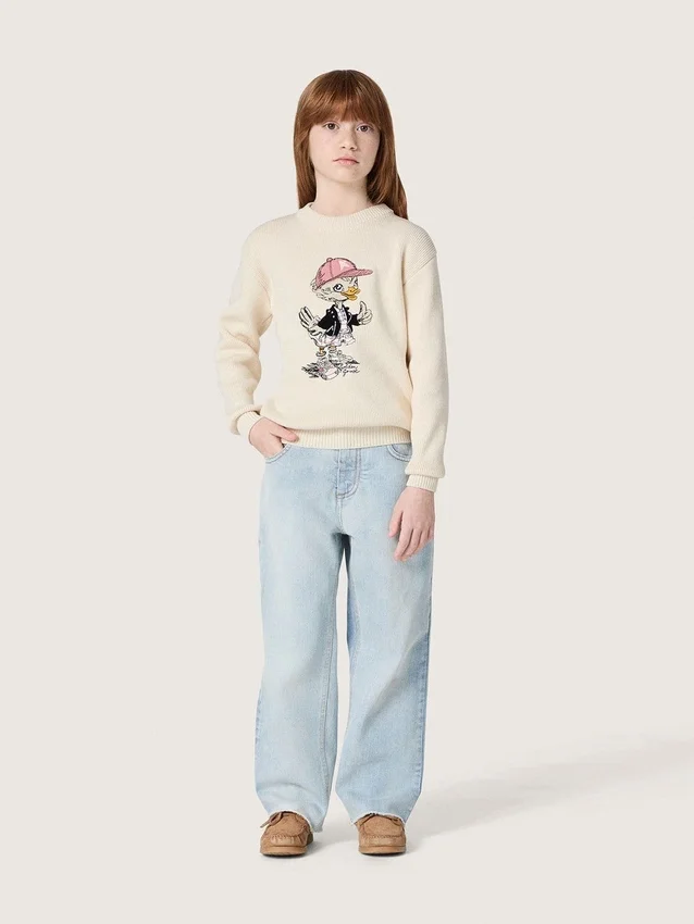 Goldfarbener Mädchenpullover aus weissem Baumwollgarn mit Maskottchen-Stickerei