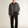 Graue Jacke im Fischgrätenmuster mit schwarzen Lederdetails