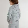 Graues Kinder-Sweatshirt mit mehrfarbigem Schriftzug