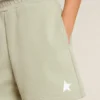 Hellgrüne Shorts mit weissem Stern